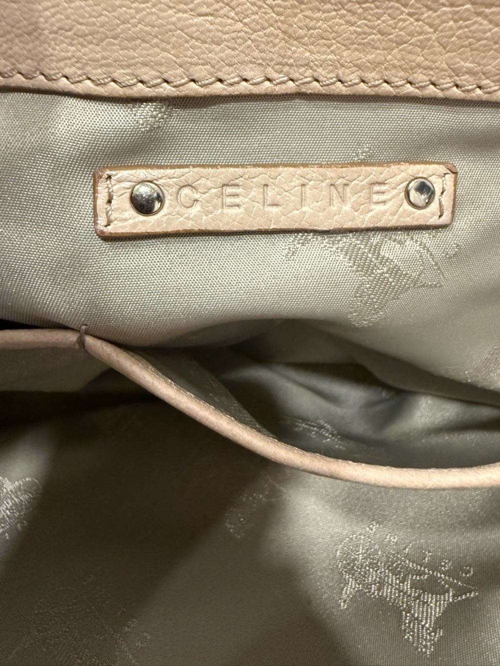 Celine Cream Leather Boogie Bag with Silver Celine Horse & Buggy Charm - Picture 2 of 12